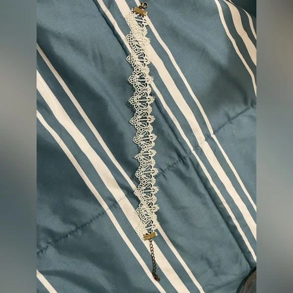 Vintage White Lace Choker Necklace - Picture 3 of 4
